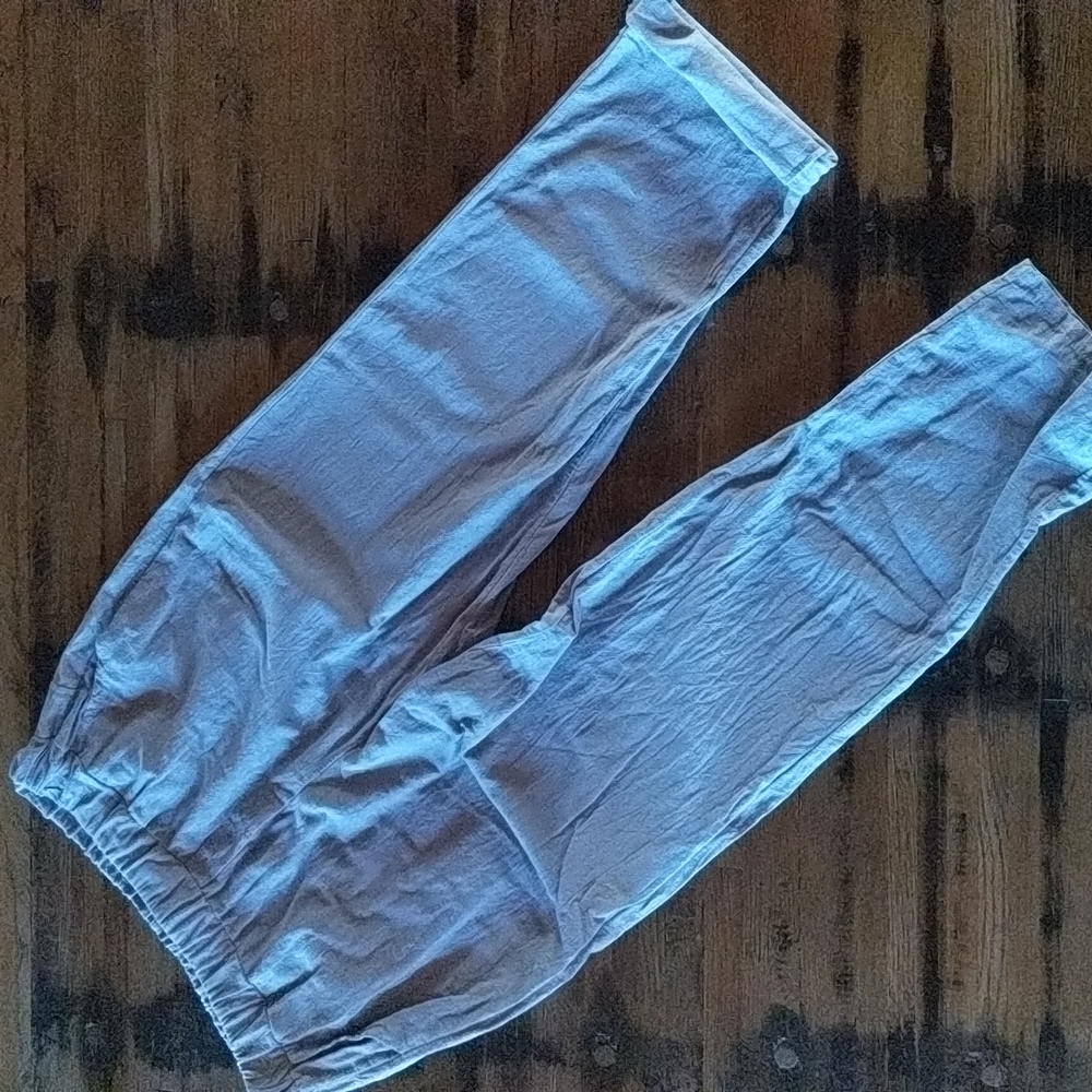 Grey patch pocket casual cropped pants. Women's M